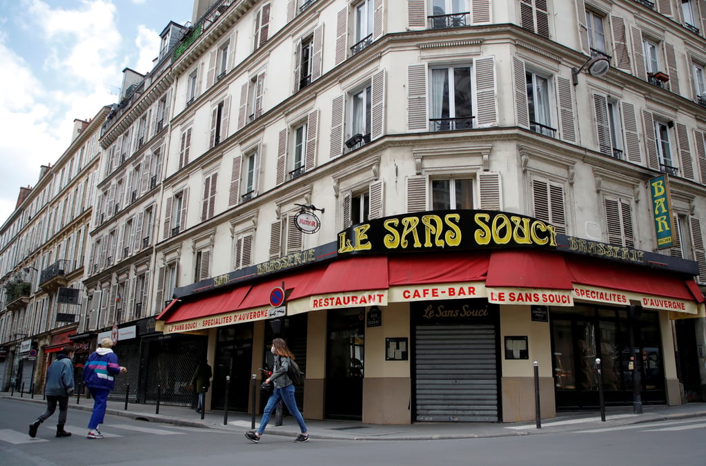 La france est "en train de sortir durablement de la crise sanitaire", dit castex