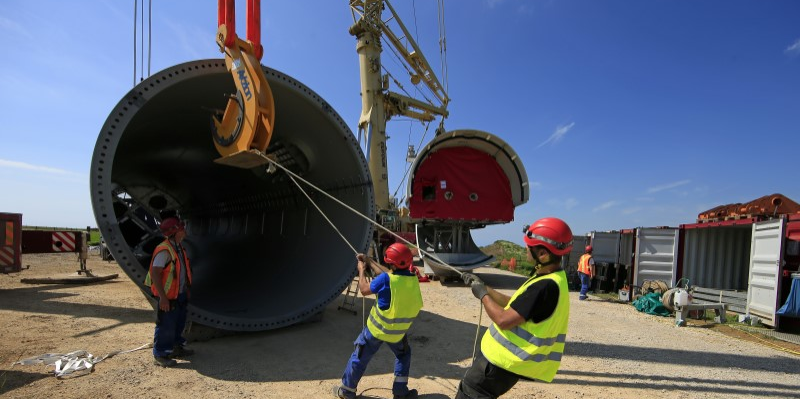 Chantier, travail, entreprise, BTP, levage, tubes, tunnel, arrimage,  redressement de l'attractivite de la france