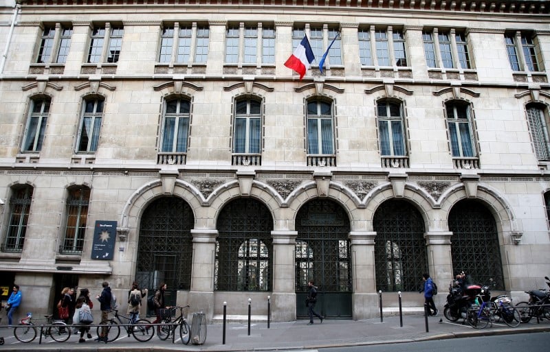 Troisiemes menaces en une semaine contre des lycees parisiens