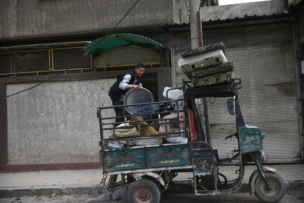 Des civils evacues de la ghouta orientale