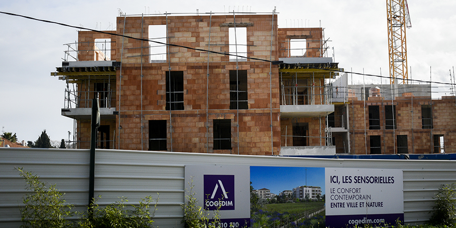 Cette étude tombe alors que la France traverse une crise du secteur de la construction depuis des mois et, plus globalement, de celui du logement.