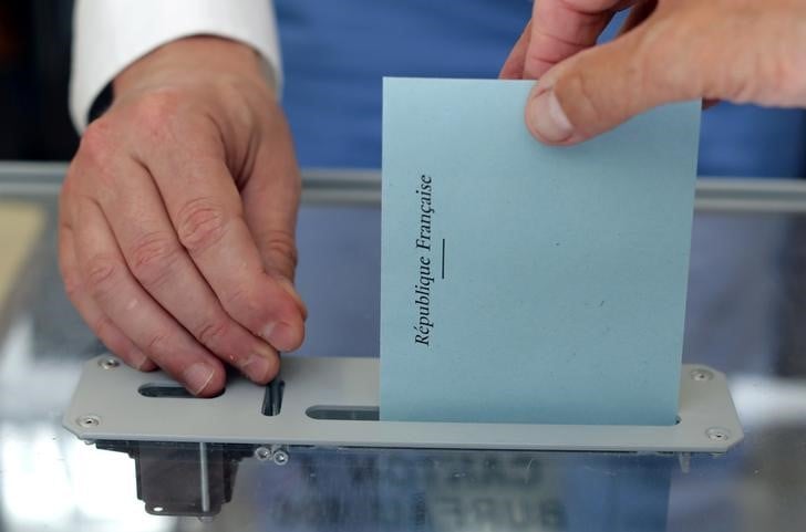 Amiens, la ville du president, tentee par la greve des urnes