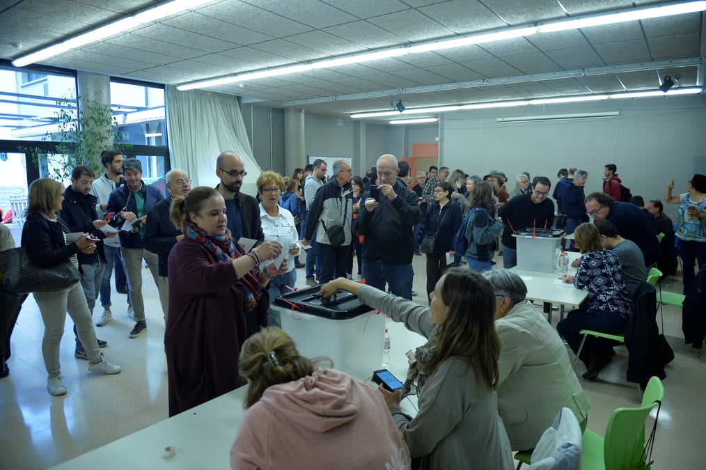 Les catalans commencent a voter