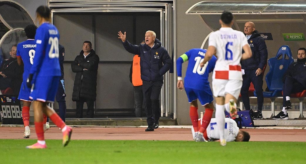 Didier Deschamps sur la pelouse du stade Poljud, à Split (Croatie), lors du match France - Croatie de la Ligue des Nations, ce jeudi 20 mars.