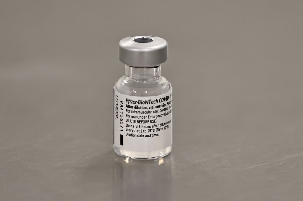 Coronavirus: l'ue commande 100 millions de doses supplementaires du vaccin de pfizer et biontech