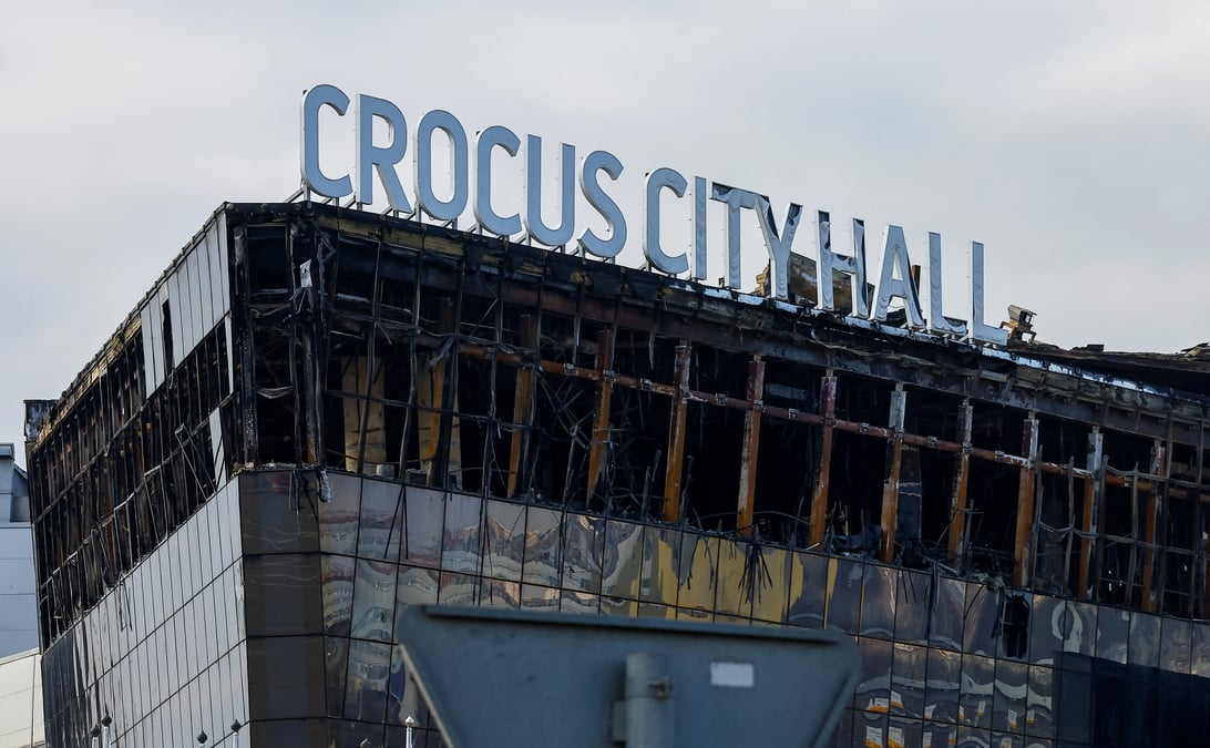 Une vue apres l'incendie du crocus city hall a la suite d'un attentat meurtrier dans la salle de concert a l'exterieur de moscou
