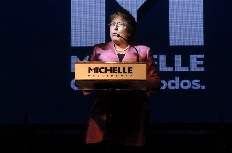 Michelle Bachelet vire largement en tête au Chili