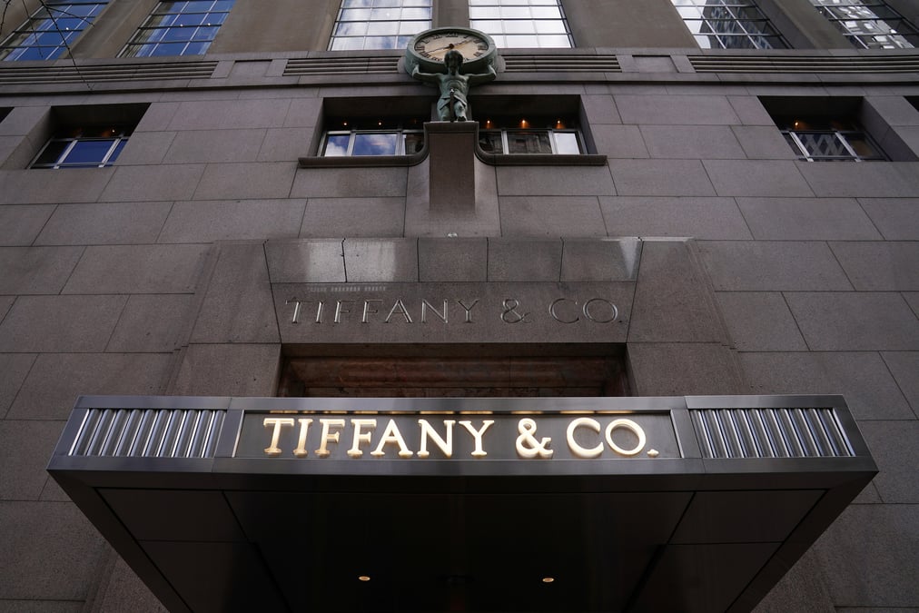 Tiffany subit la baisse des depenses de touristes aux etats-unis