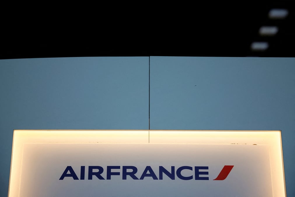 Le logo de la compagnie aerienne air france a l'aeroport de paris charles de gaulle