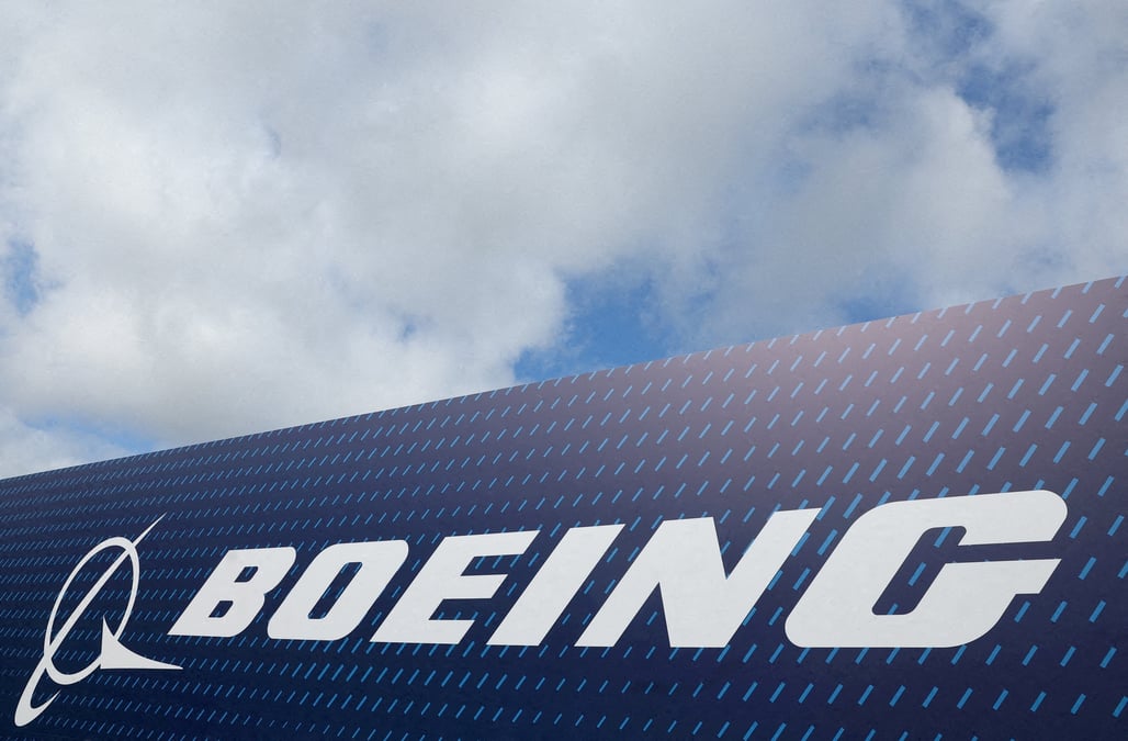 Le logo de boeing est visible au salon international de l'aeronautique de farnborough