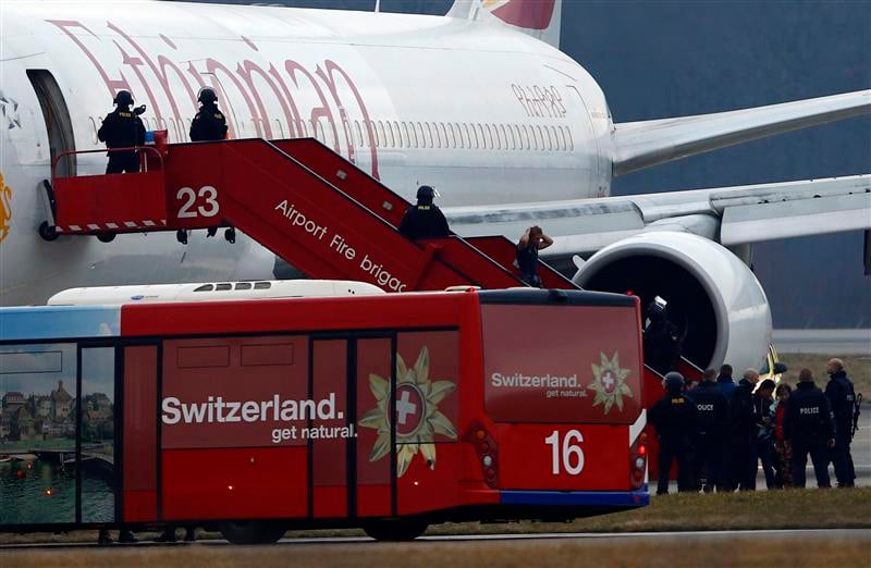 Fin du détournement d'avion à Genève, le copilote arrêté