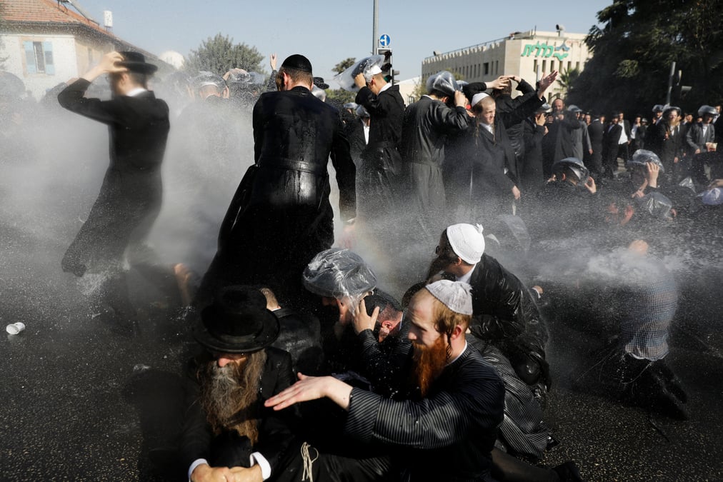 Israel: des ultra-orthodoxes manifestent contre le service militaire