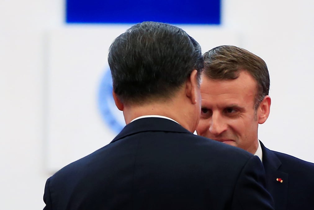 Quand macron fait gouter du boeuf et du vin francais a xi