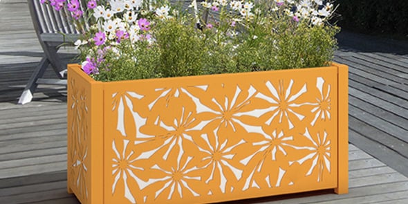 En Lozère, France Résille lance une nouvelle gamme de produits qui réoriente son modèle économique vers le marché de la décoration.