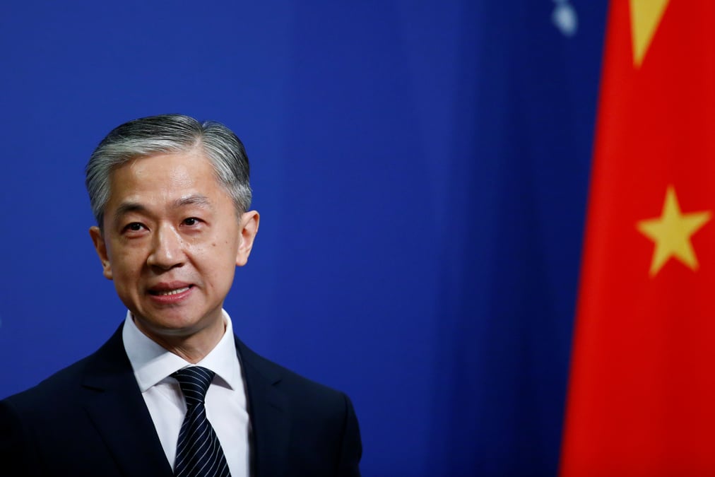 La chine promet une "riposte ferme" a la gb dans le conflit sur hong kong