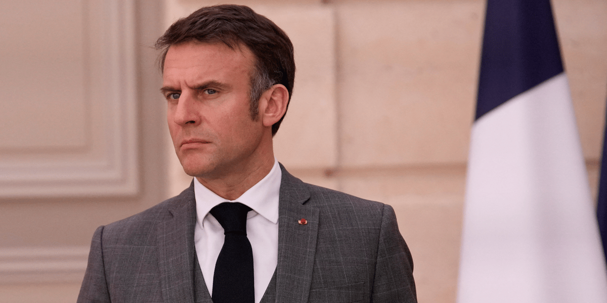 En cas de menace terroriste, la cérémonie d'ouverture des Jeux olympiques de Paris, prévue sur la Seine le 26 juillet, pourrait être « limitée au Trocadéro », voire « rapatriée dans le Stade de France », a prévenu Emmanuel Macron.
