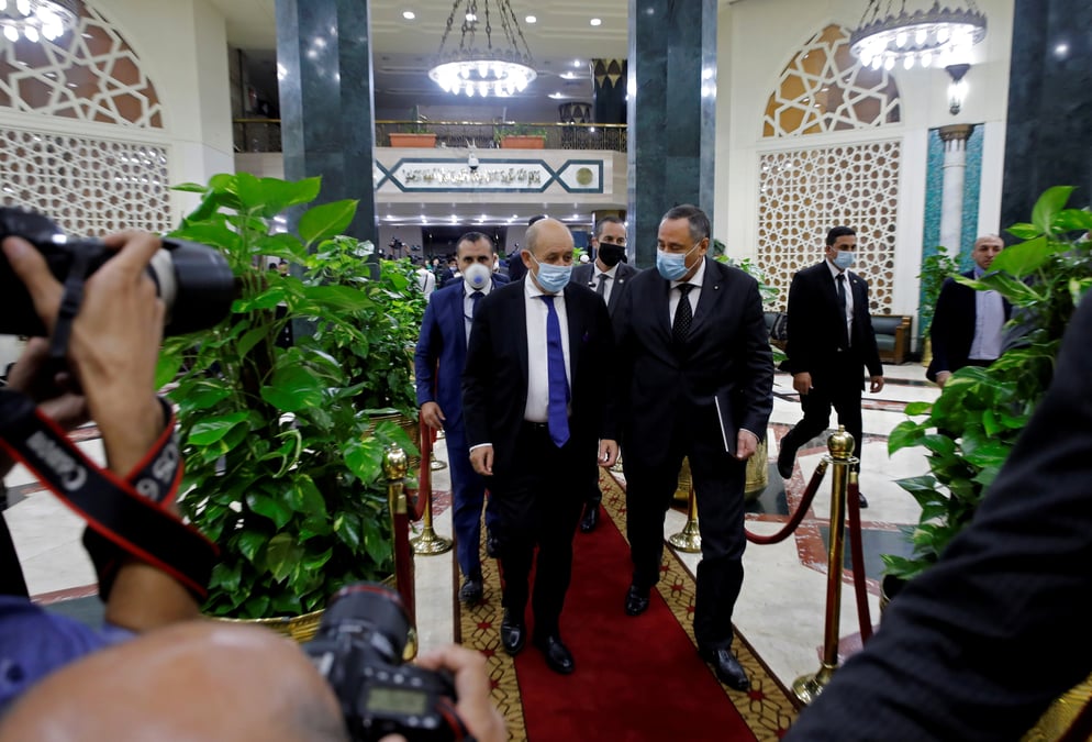 Au caire, le drian dit le "profond respect" de la france pour l'islam