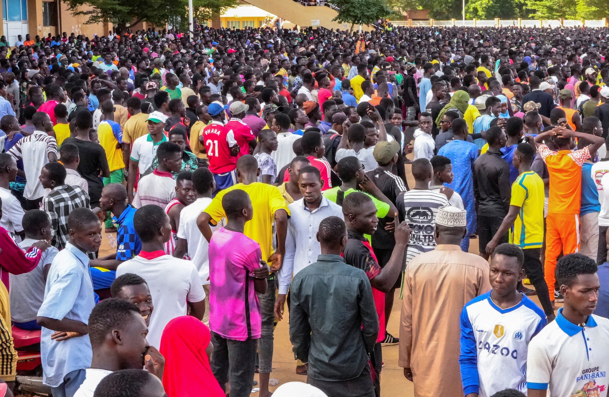 Des milliers de personnes repondent a l'appel a volontaires pour soutenir la junte nigerienne