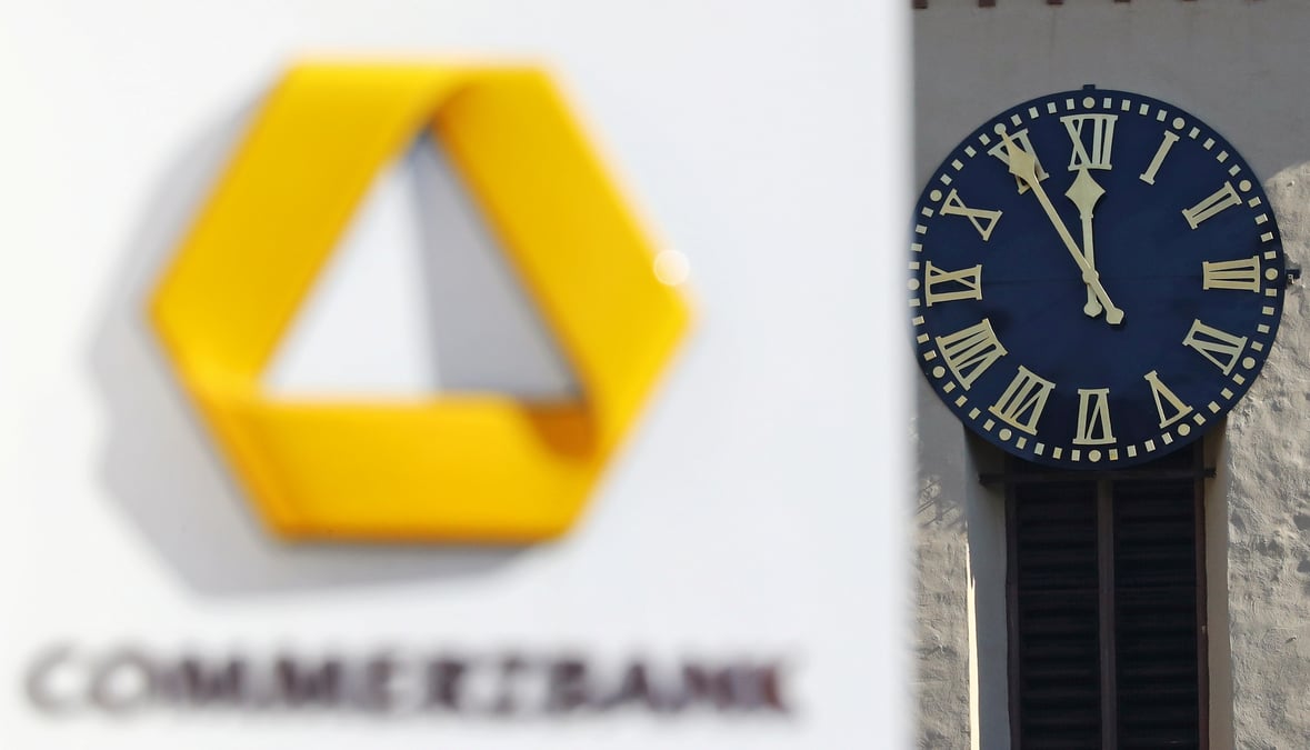 Deutsche bank et commerzbank preferent une opa plutot qu'une holding