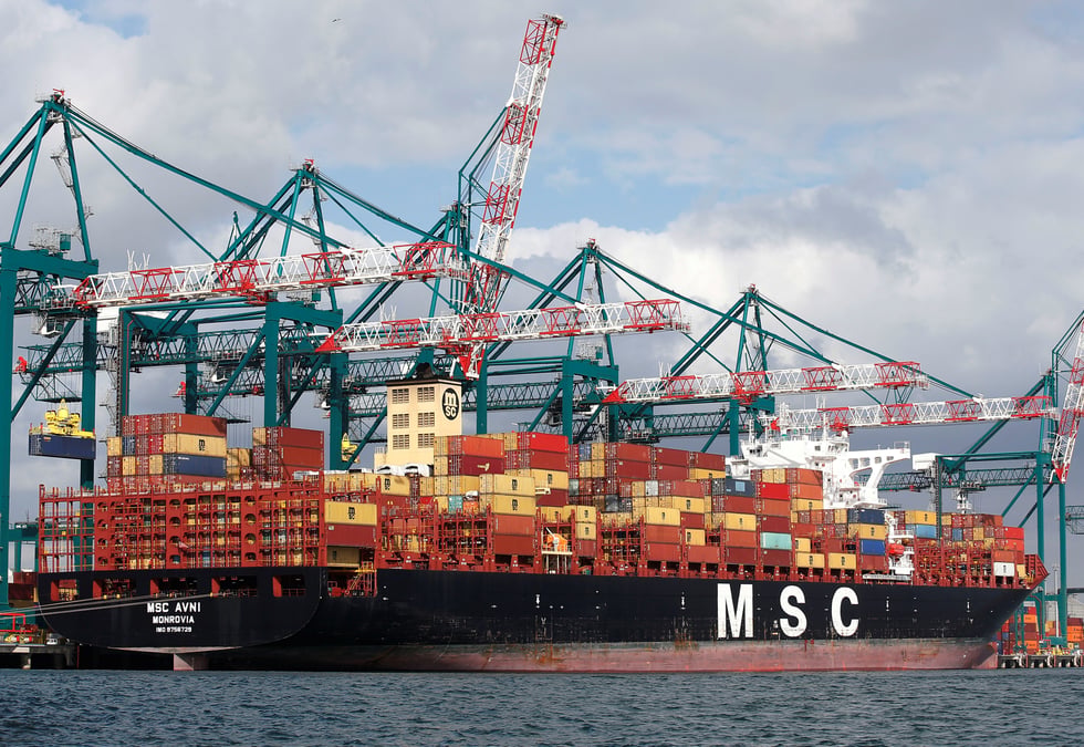 Les greves conduisent le transporteur maritime msc А eviter des ports francais