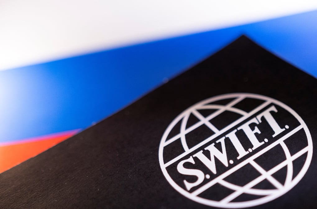 L'ue proche d'une decision pour exclure la russie du reseau swift, dit l'elysee