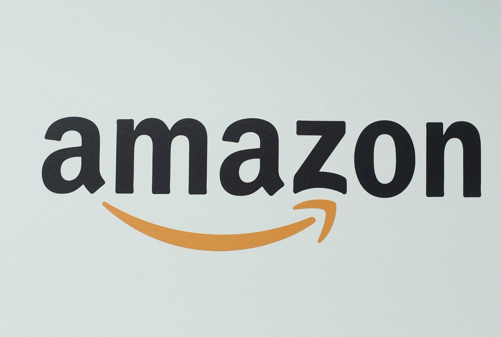 Le logo d'amazon dans un centre logistique a mannheim