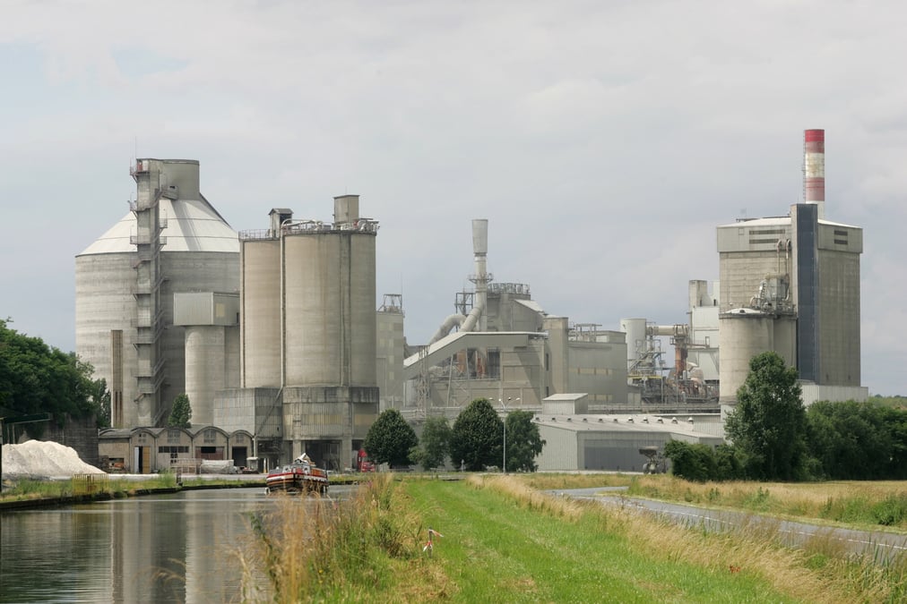 Trop obsolète, la cimenterie de Beffes dans le Cher sera fermées en 2025.