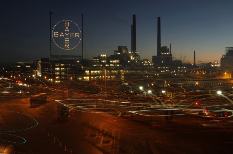 Bayer reduit encore sa participation dans covestro
