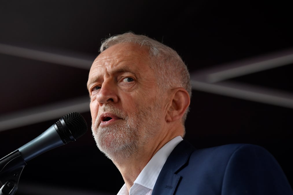 Corbyn doute de la mise en accusation de l'iran, hunt le juge "pathetique"