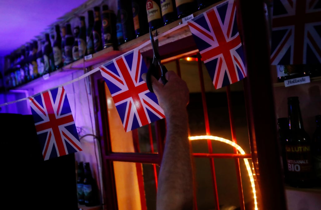 Brexit: l'ue se donne deux semaines de plus, dit macron