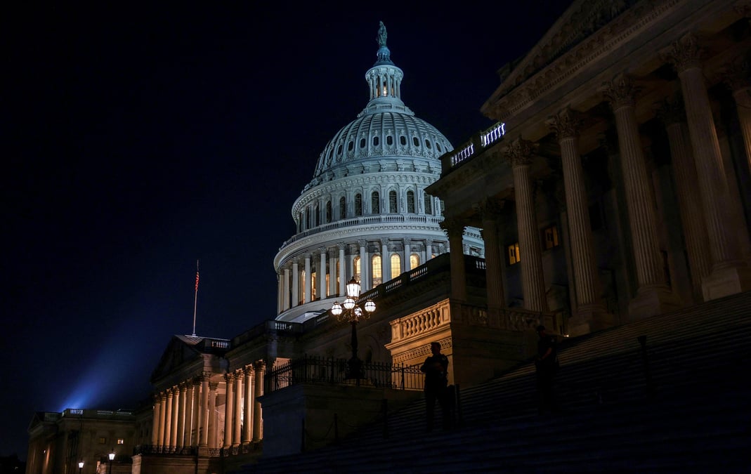 Les senateurs americains votent sur la loi sur le plafond de la dette pour eviter un defaut historique au capitole americain a washington