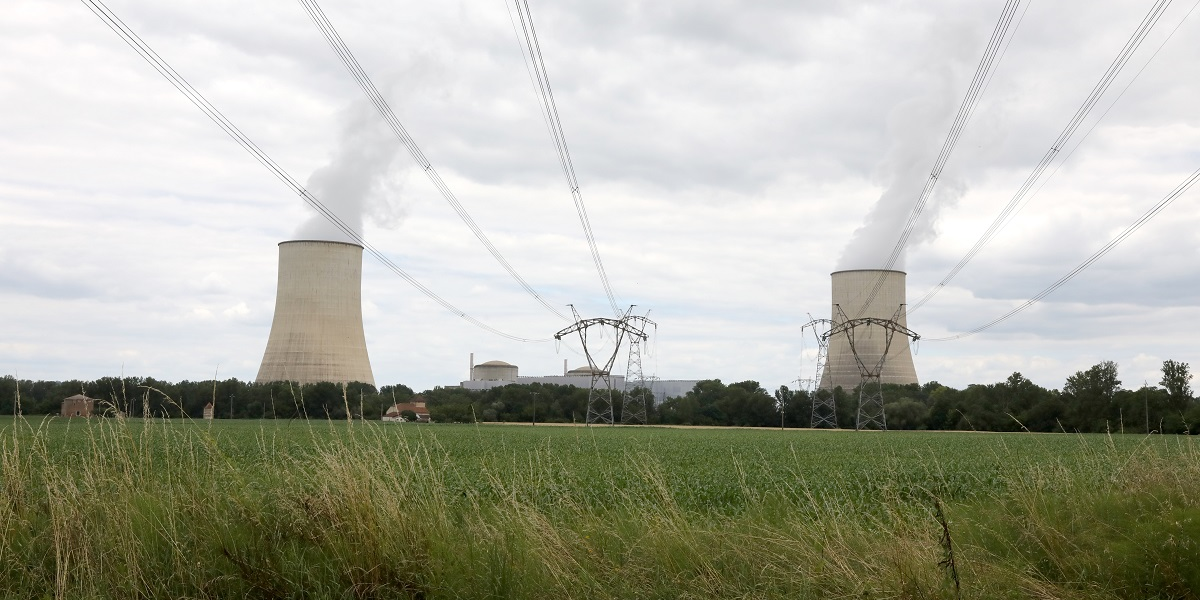 L'uranium naturel est le minerai grâce auquel carburent les réacteurs nucléaires. Ici, deux tranches atomiques de la centrale de Golfech, dans le sud de la France.