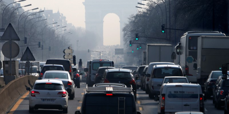 Une association d'automobiles conteste le systeme retenu pour les vignettes ecologiques