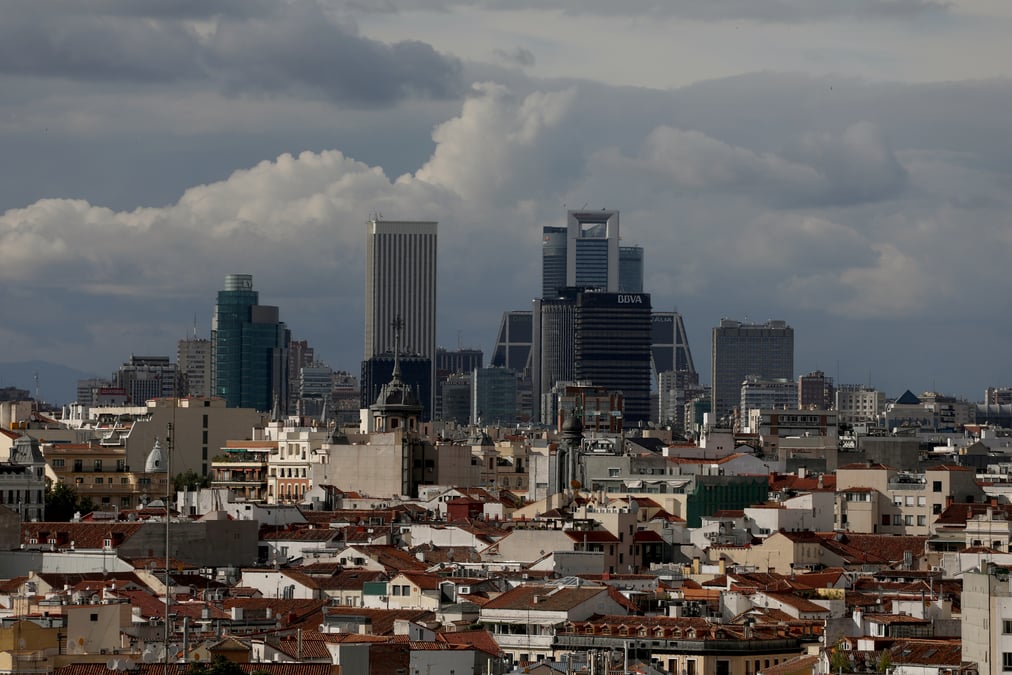 La mairie de madrid repasse a droite, ada colau pourrait etre reconduite a barcelone