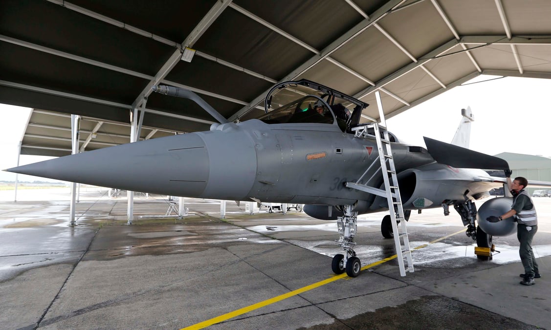 Premiere patrouille de reconnaissance aerienne francaise dans le ciel syrien