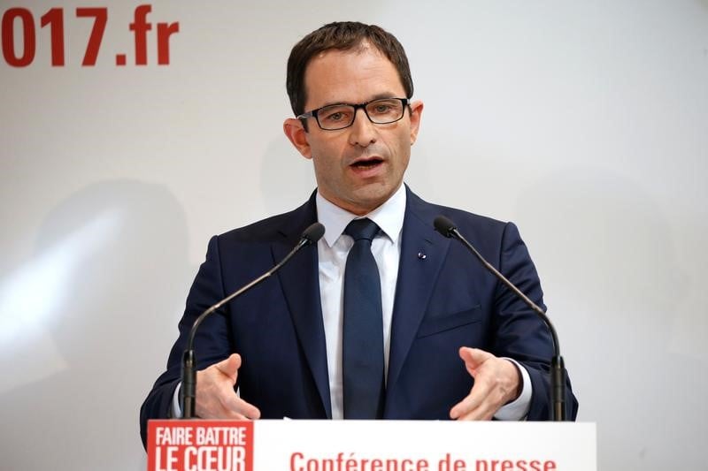 Hamon deplore le choix de melenchon et cible "l'imposture" le pen