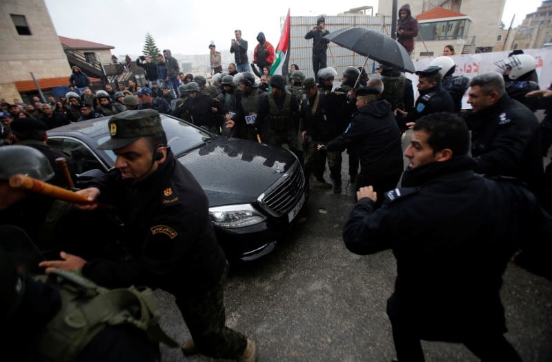 Des palestiniens attaquent le convoi du patriarche orthodoxe