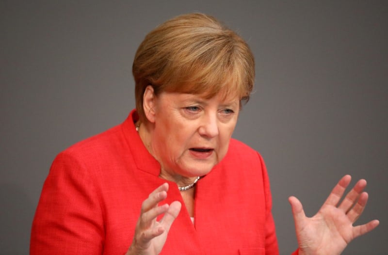 Attaquee, merkel defend le compromis sur la politique migratoire