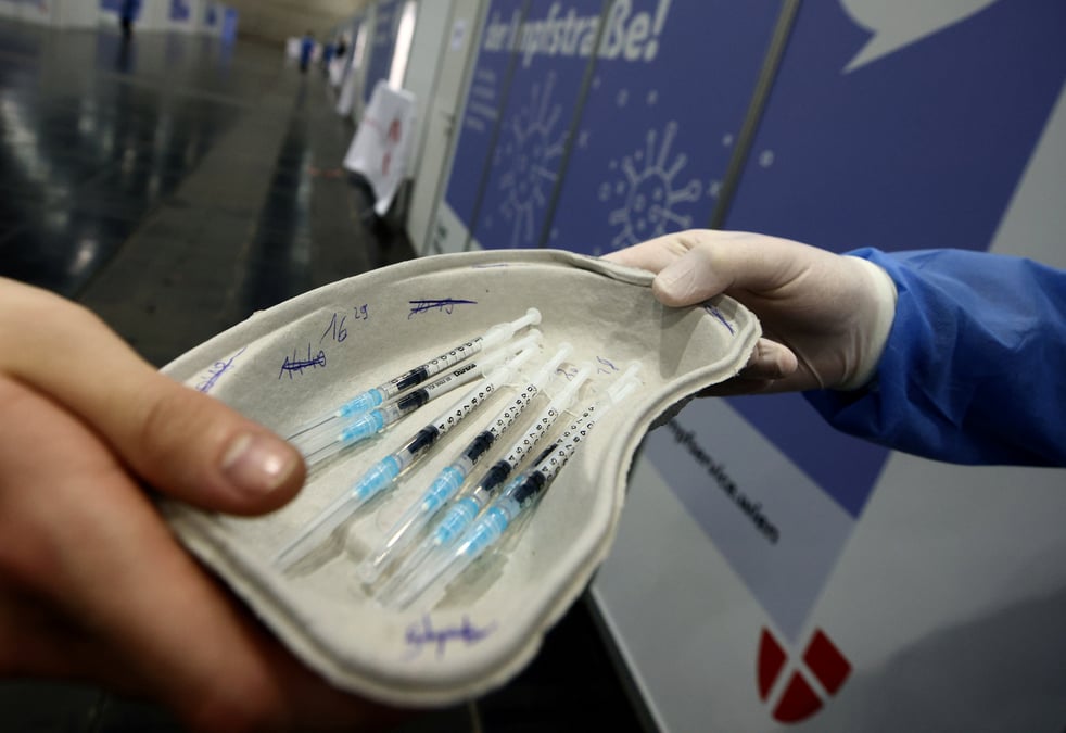 Coronavirus: l'ue, sous pression, envisage l'autorisation d'utilisation d'urgence des vaccins