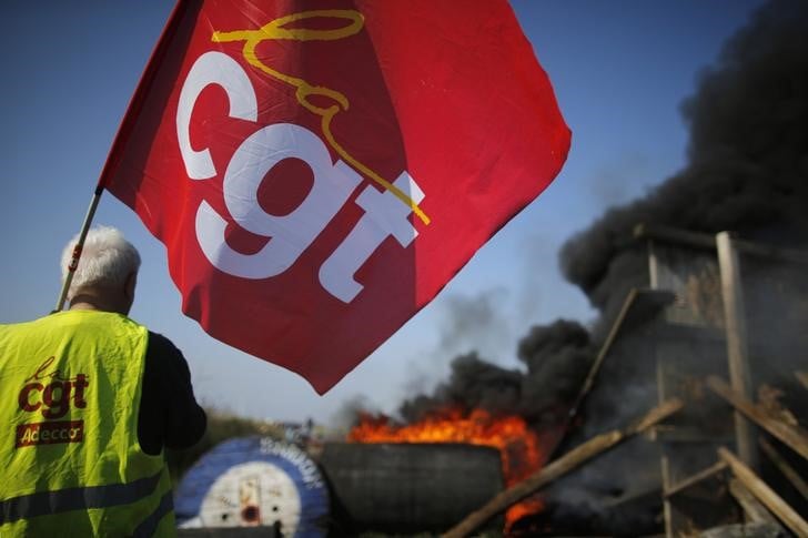 Le gouvernement cherche a deminer les conflits sociaux