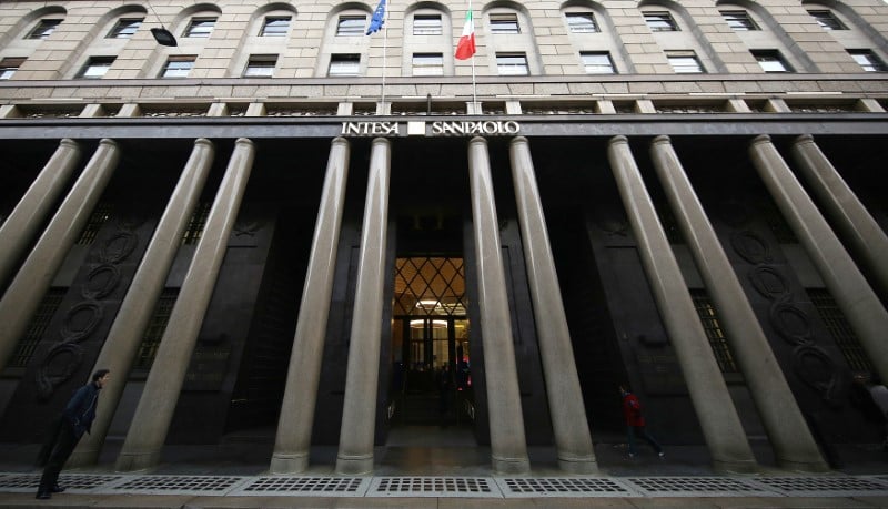 Intesa sanpaolo dit envisager des cessions de prets