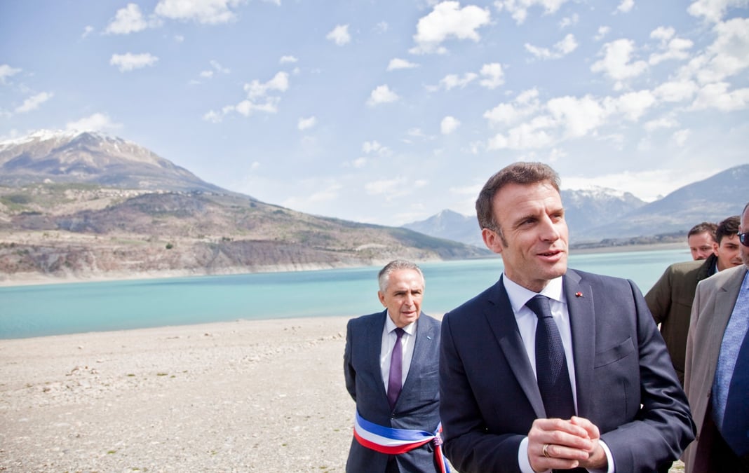 Emmanuel Macron à Savines-le-Lac en Provence-Alpes-Côte d'Azur le 30 mars dernier à l'occasion de la présentation de son plan eau.