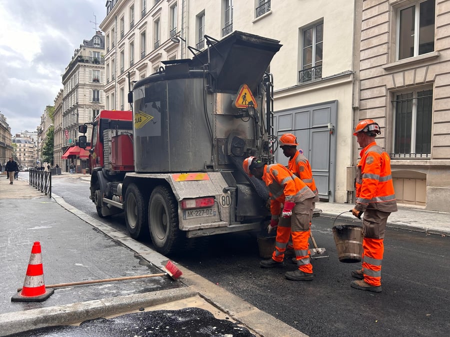 Opération d'entretien de la chaussée rue de Clichy à Paris. (Photo d'illustration).