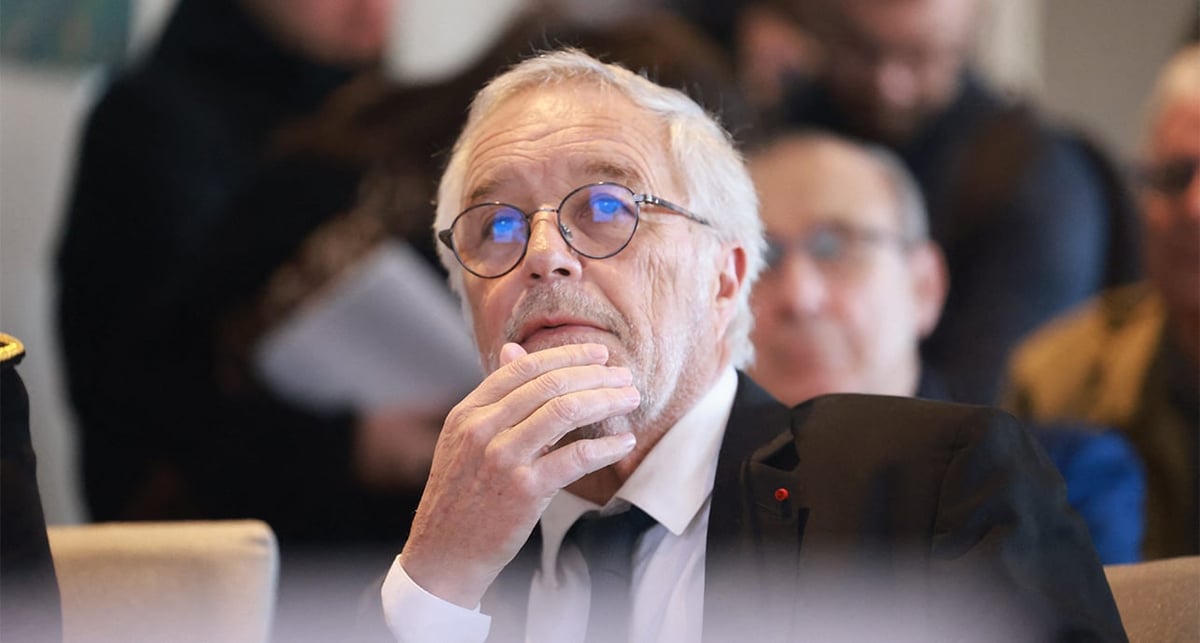 Visite du ministre François Rebsamen au village de Oletta François Rebsamen, ministre de l'Aménagement du territoire et de la Décentralisation, effectue une visite de trois jours en Corse