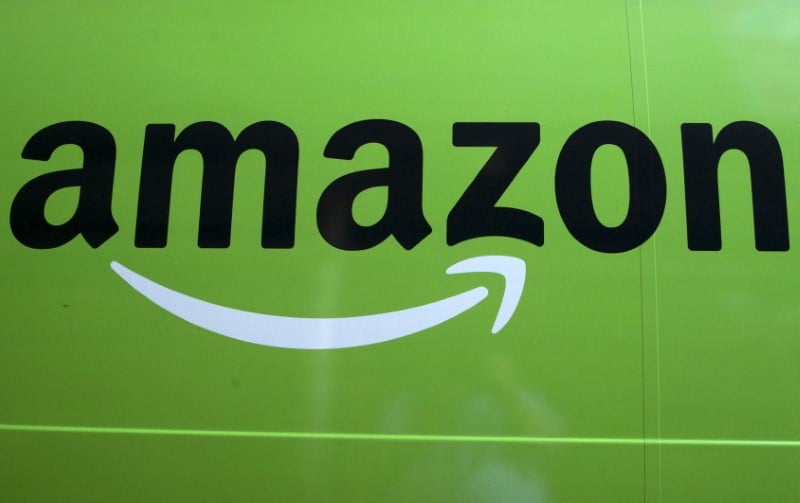 Trump dit qu'il va reflechir a des initiatives concernant amazon