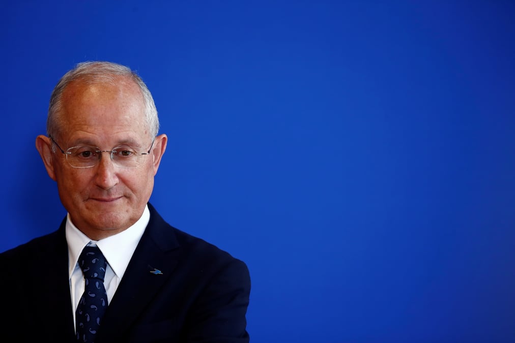 Faute de fumée blanche du palais de l’Élysée, Philippe Wahl va continuer à présider le conseil d’administration du groupe La Poste.