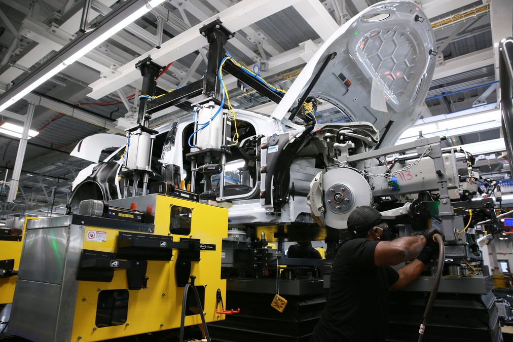 L'industrie automobile pourrait faire face a des penuries de batteries dans les annees a venir, dit tavares