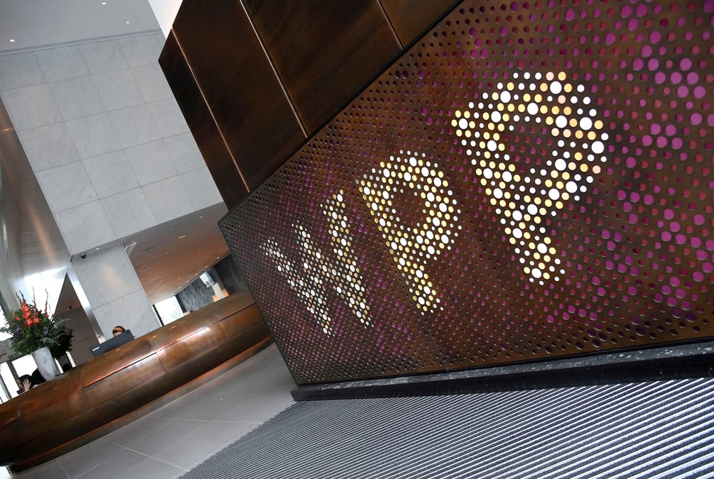 Photo du logo de wpp dans ses bureaux de londres