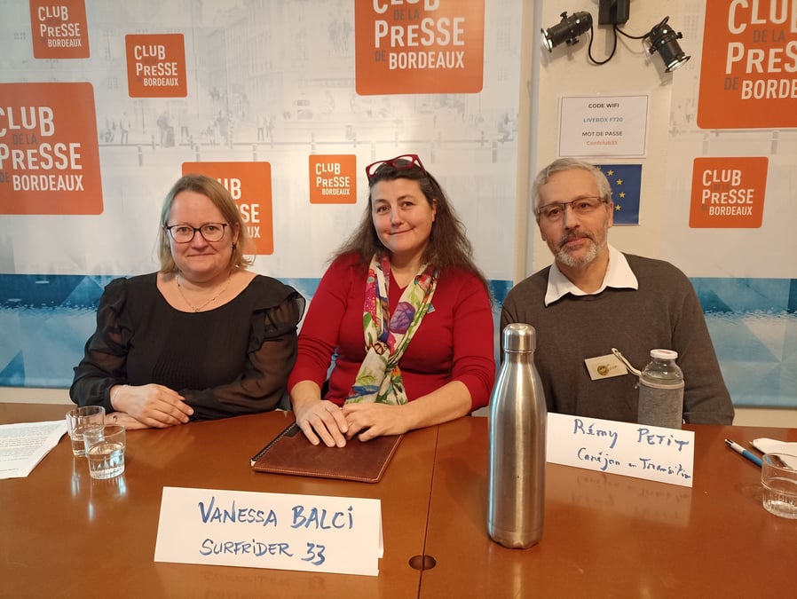 De gauche à droite, Florence Bougault (Sepanso Gironde), Vanessi Balci (Surfrider Foundation, antenne Gironde), Rémy Petit (Canéjan en transition).