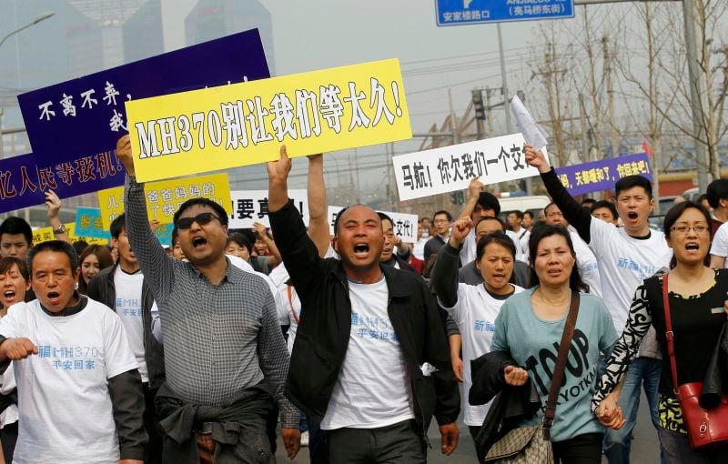 Vol MH370: la colère des familles chinoises contre la Malaisie